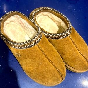 Ugg Tasman size 9